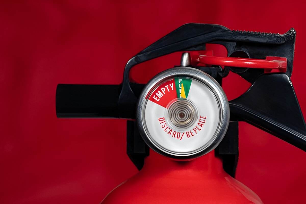 An illustration of fire extinguisher's pressure gauge showing its full